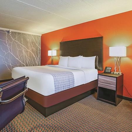 Holiday Inn & Suites Philadelphia-Runnemede/Exit 3-New Jersey Turnpike Exterior photo