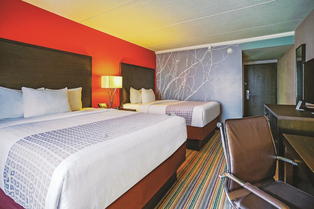 Holiday Inn & Suites Philadelphia-Runnemede/Exit 3-New Jersey Turnpike Exterior photo