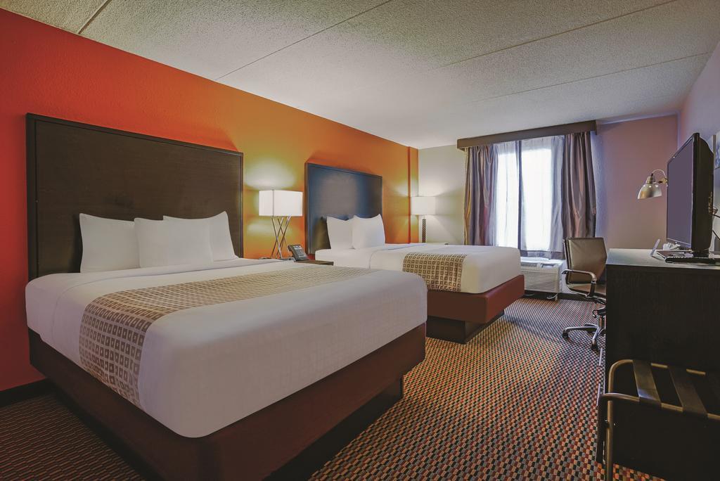Holiday Inn & Suites Philadelphia-Runnemede/Exit 3-New Jersey Turnpike Exterior photo