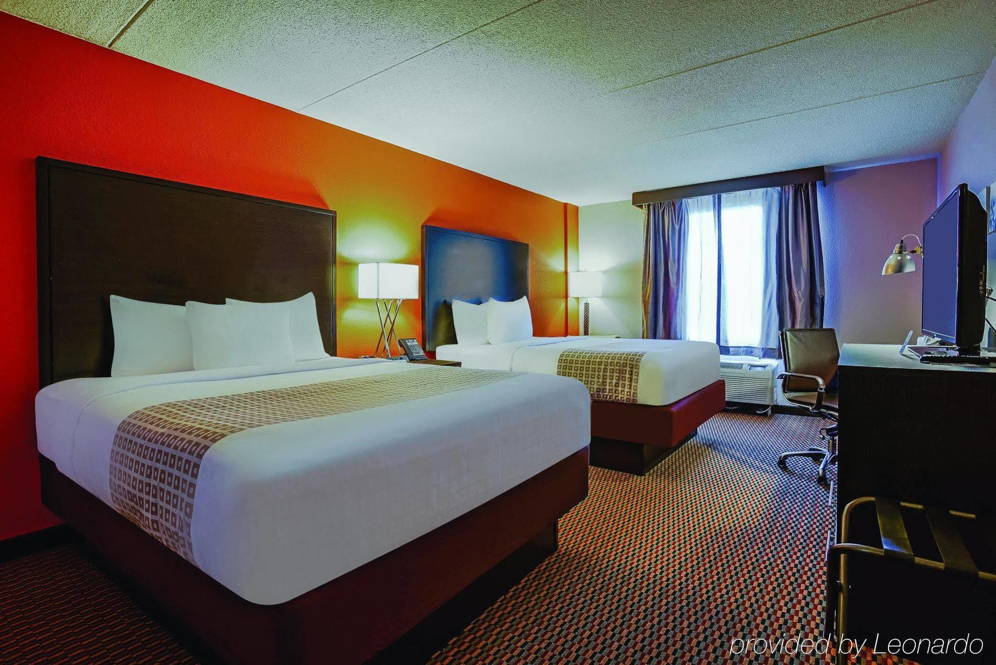 Holiday Inn & Suites Philadelphia-Runnemede/Exit 3-New Jersey Turnpike Exterior photo