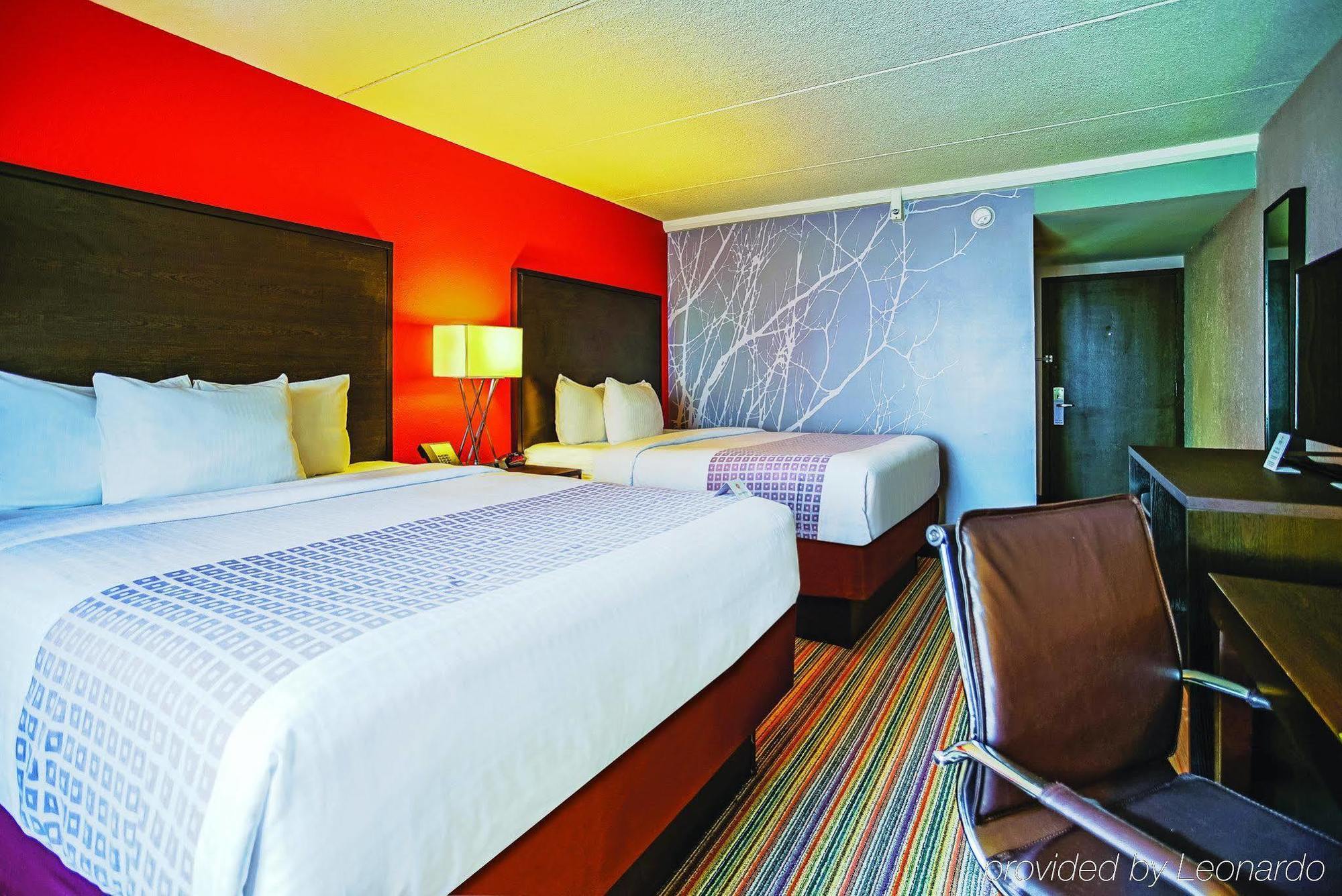 Holiday Inn & Suites Philadelphia-Runnemede/Exit 3-New Jersey Turnpike Exterior photo
