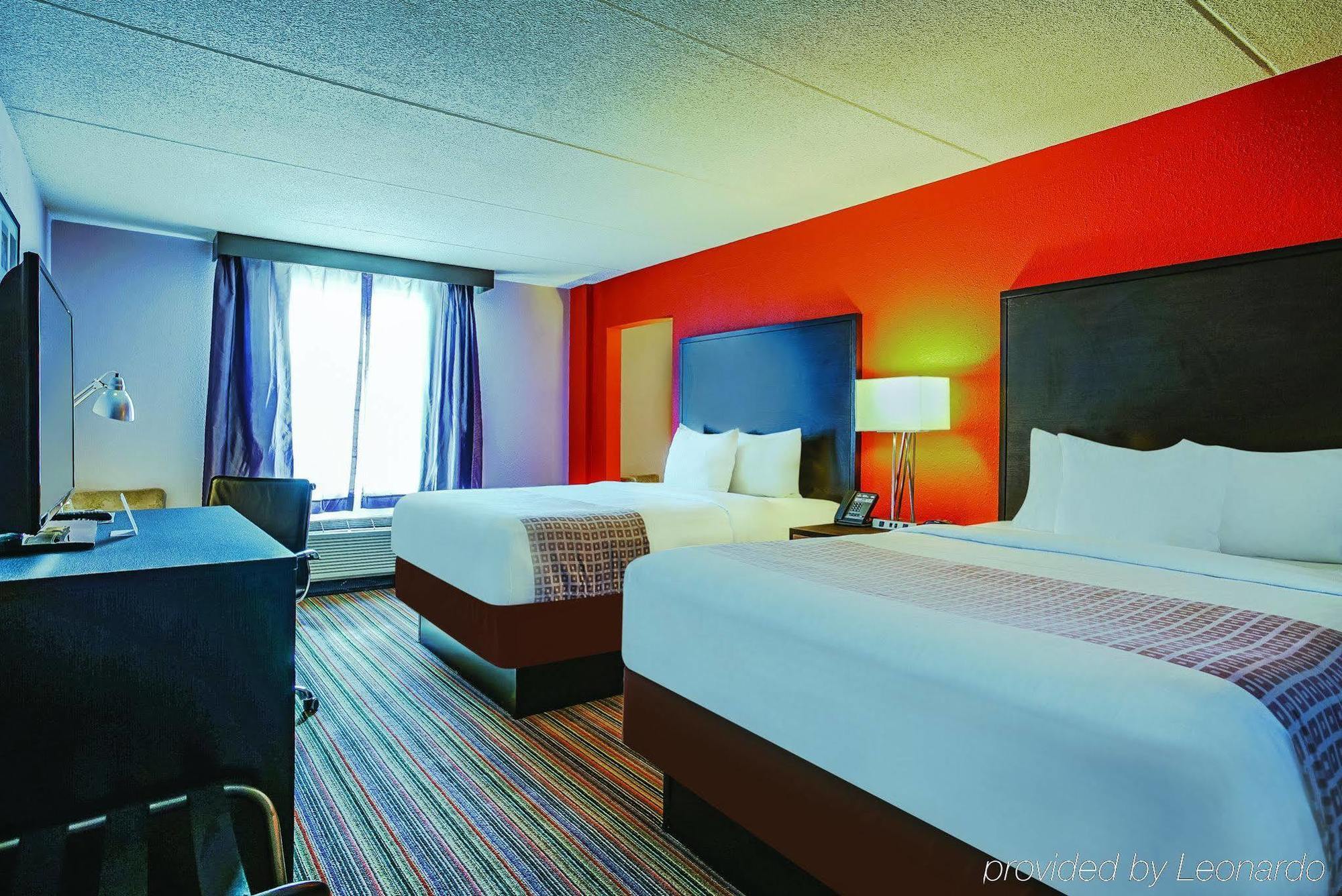 Holiday Inn & Suites Philadelphia-Runnemede/Exit 3-New Jersey Turnpike Exterior photo