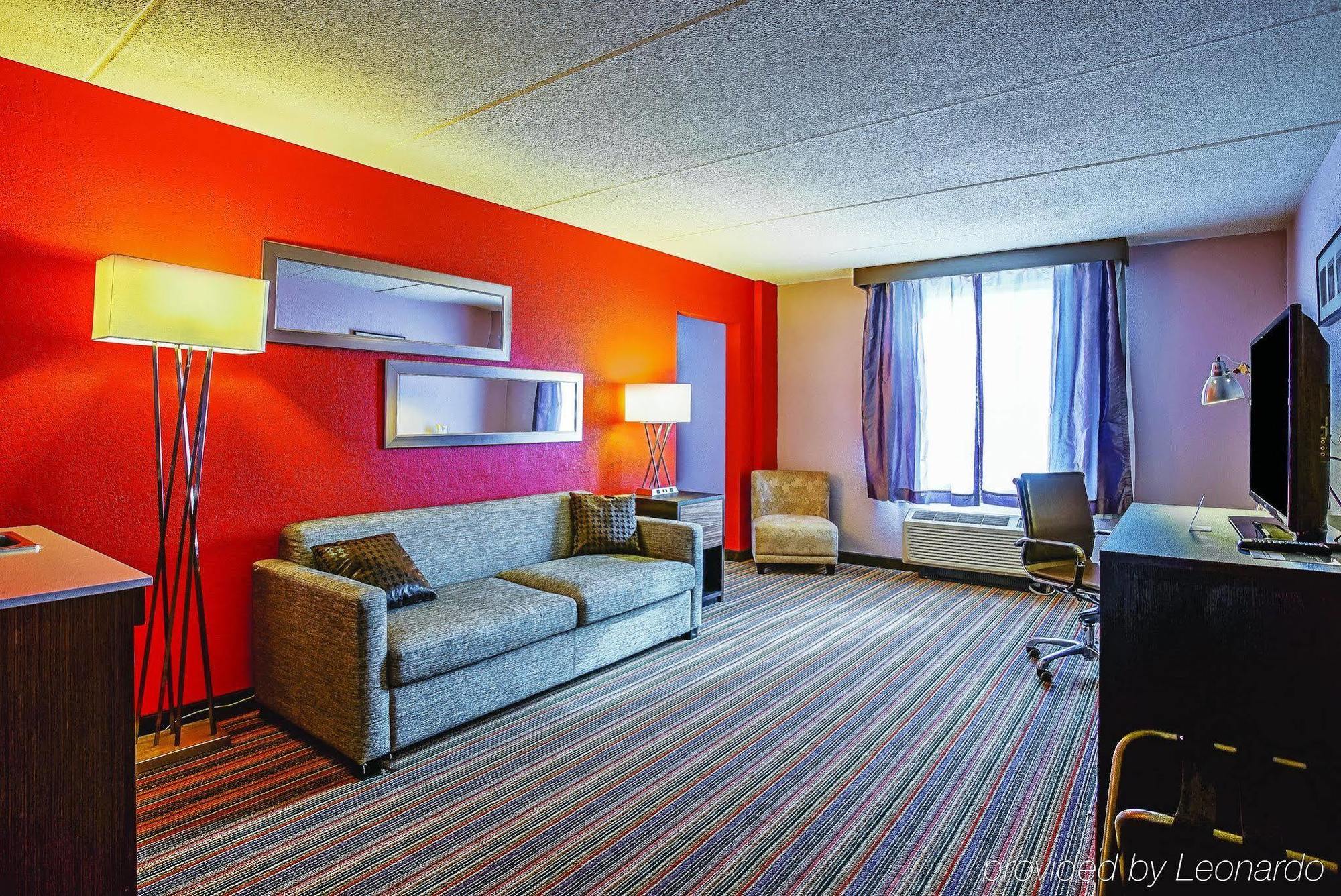 Holiday Inn & Suites Philadelphia-Runnemede/Exit 3-New Jersey Turnpike Exterior photo