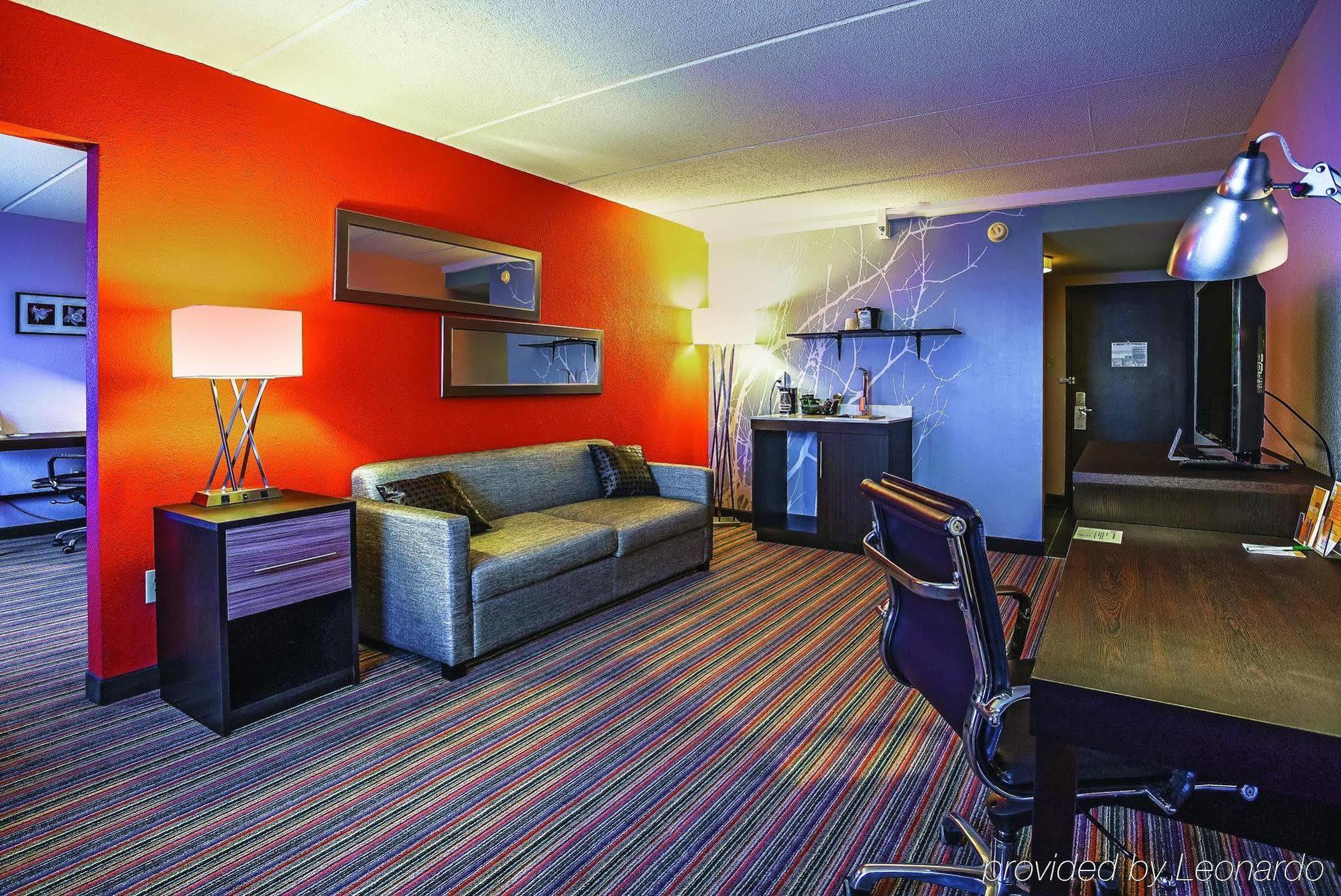 Holiday Inn & Suites Philadelphia-Runnemede/Exit 3-New Jersey Turnpike Exterior photo