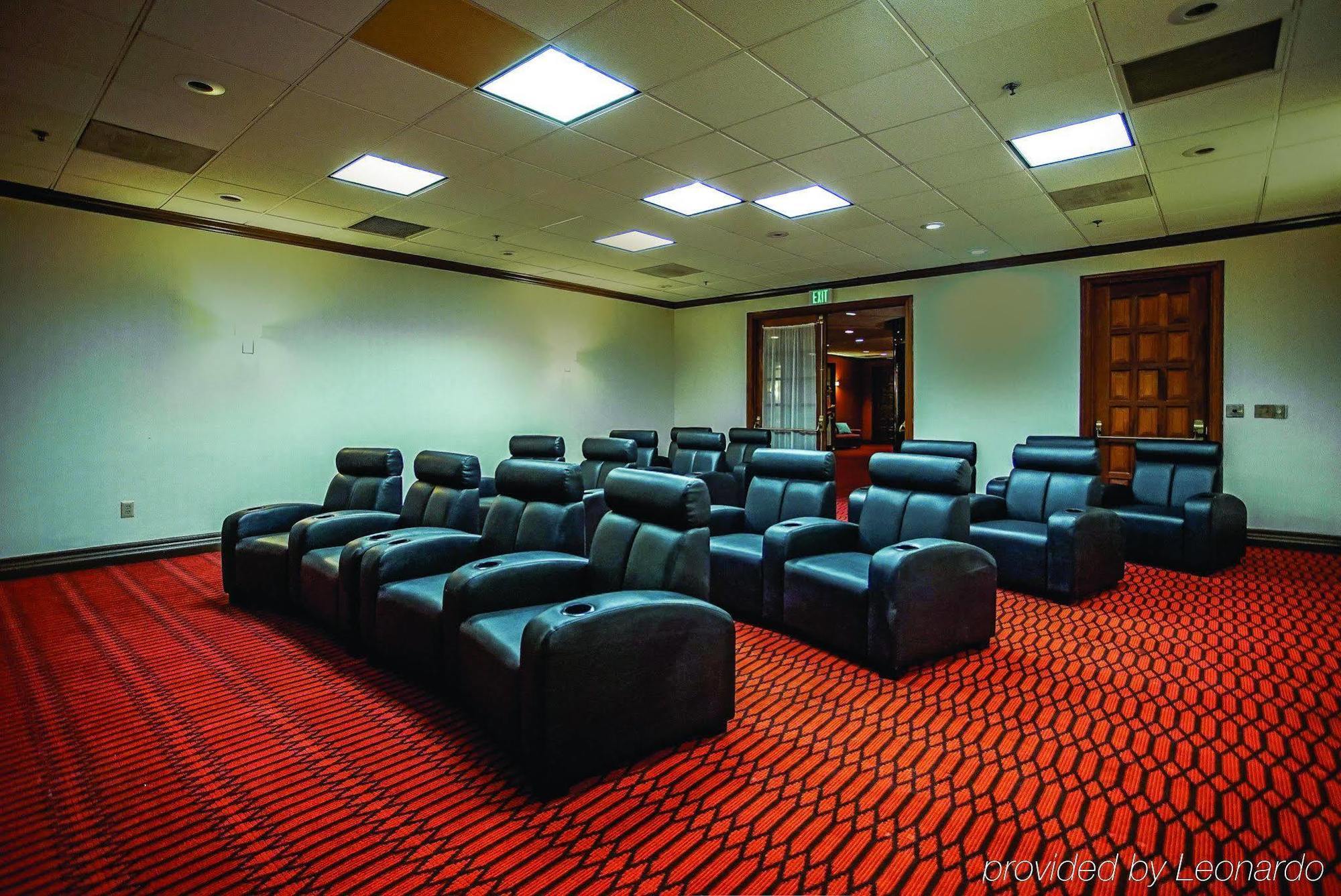 Holiday Inn & Suites Philadelphia-Runnemede/Exit 3-New Jersey Turnpike Exterior photo
